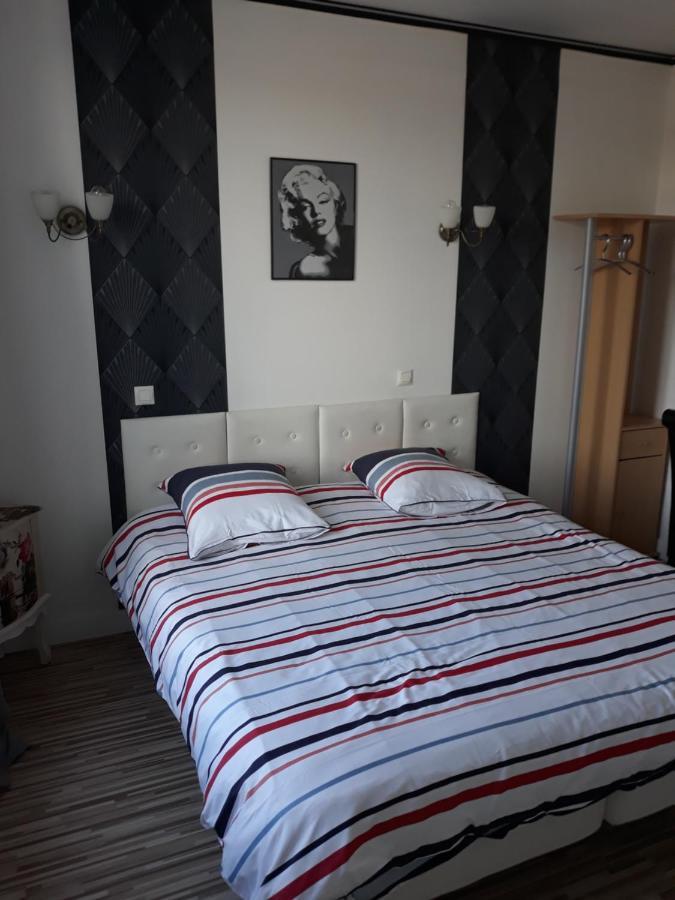 Hotel De La Gare Sainte-Gauburge-Sainte-Colombe 外观 照片