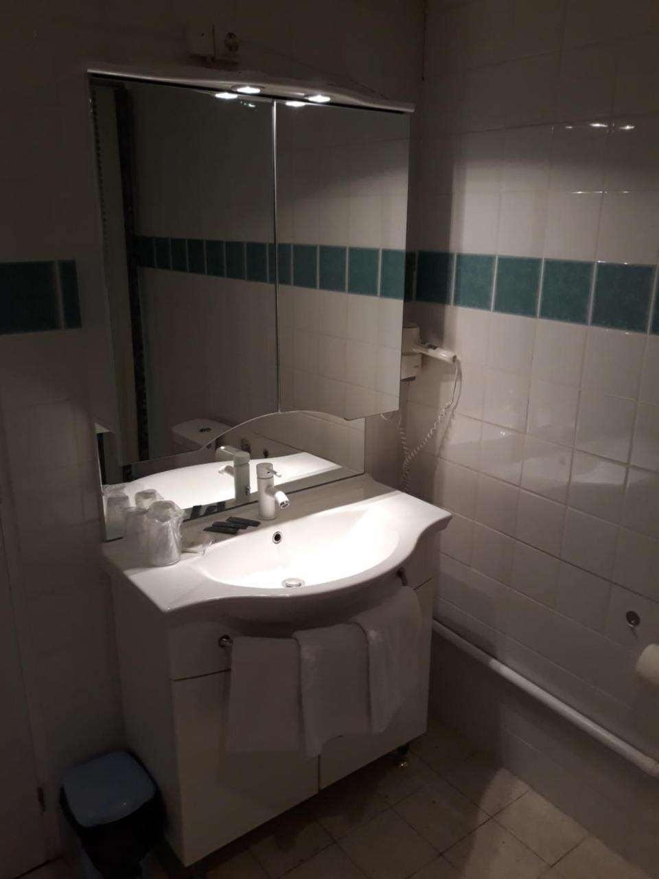 Hotel De La Gare Sainte-Gauburge-Sainte-Colombe 外观 照片