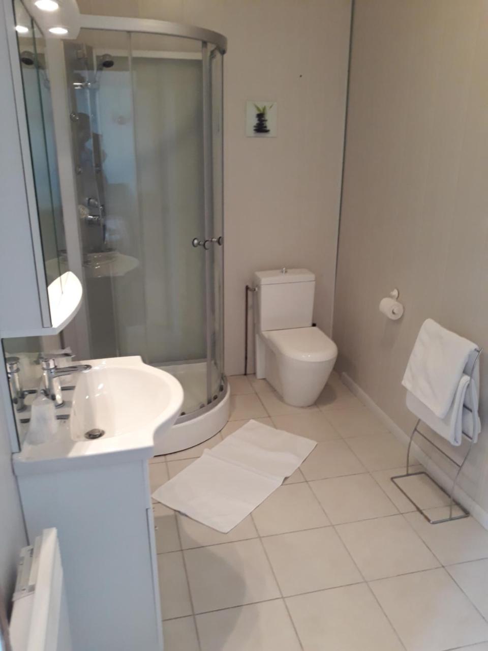 Hotel De La Gare Sainte-Gauburge-Sainte-Colombe 外观 照片