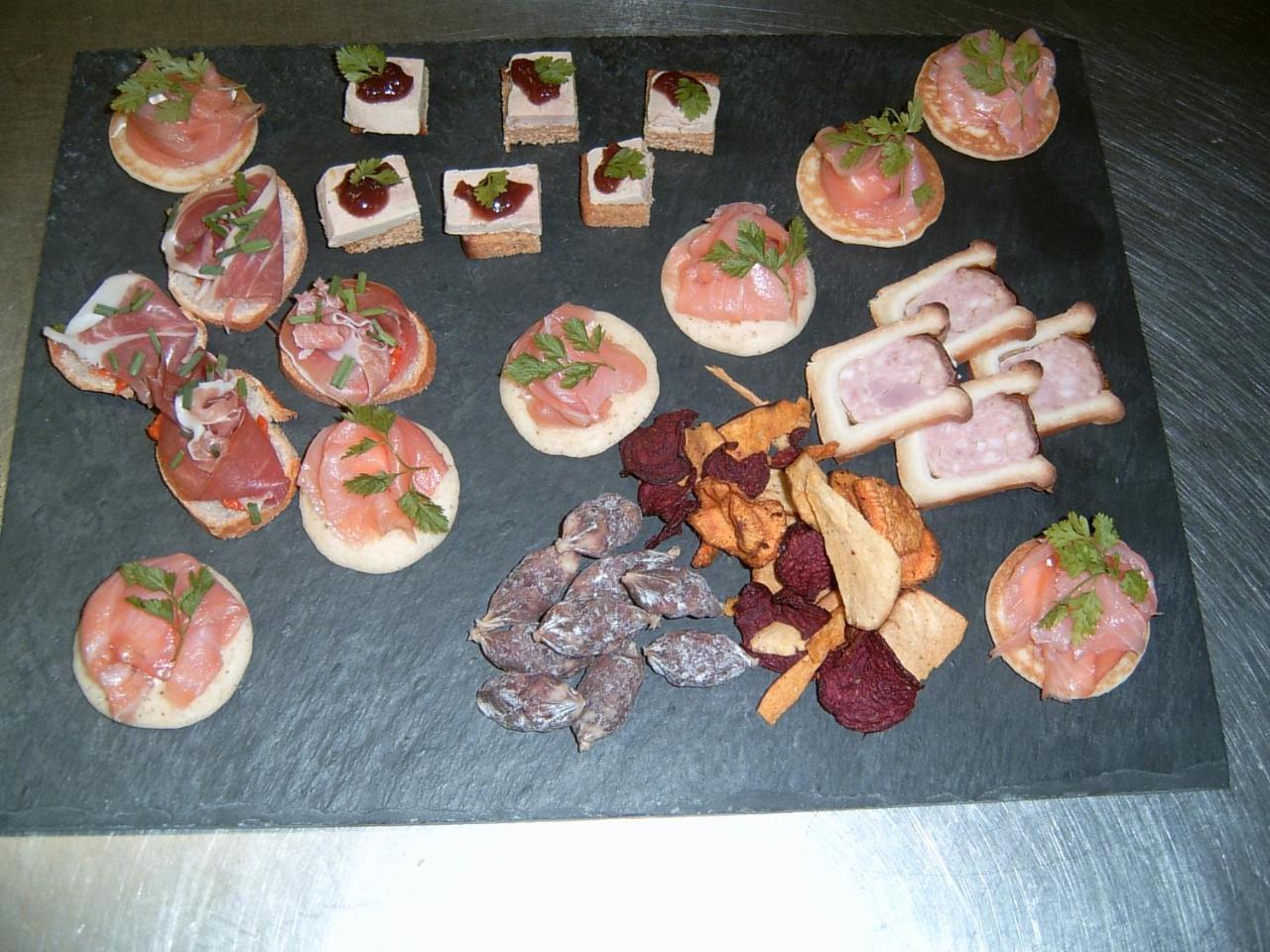 Hotel De La Gare Sainte-Gauburge-Sainte-Colombe 外观 照片